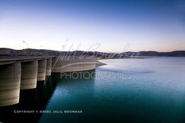 Image du Maroc Professionnelle de  Barrage Al Wahda deuxième plus grand barrage d'Afrique après Le haut barrage d'Assouan d'Egypte, but de l'ouvrage production d'électricité, irrigation et protection contre les crues, Jeudi 8 septembre 2005. (Photo / Abdeljalil Bounhar) 